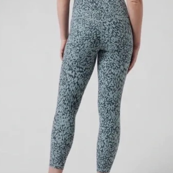 Athleta Salutation Pocket Printed 7/8 Tight | Size L - Picture 3 of 6